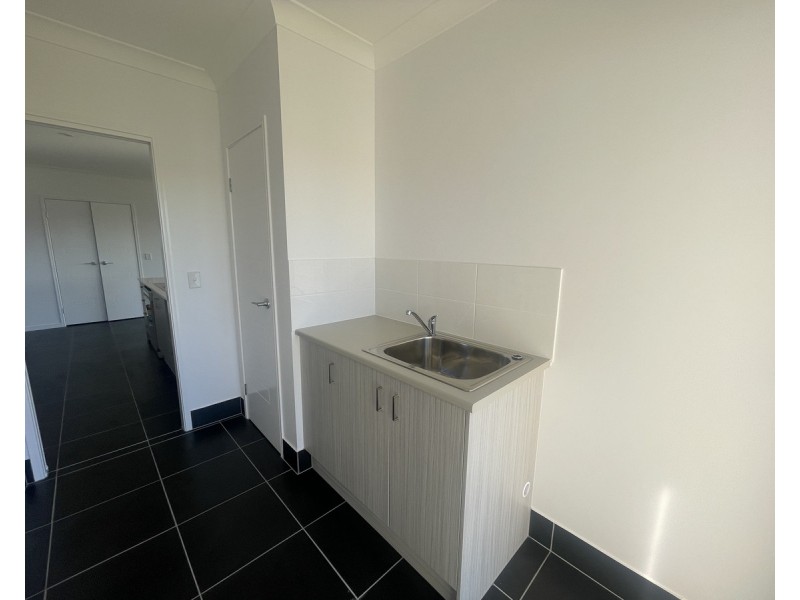 9 Aquila Drive, Meringandan West QLD 4352