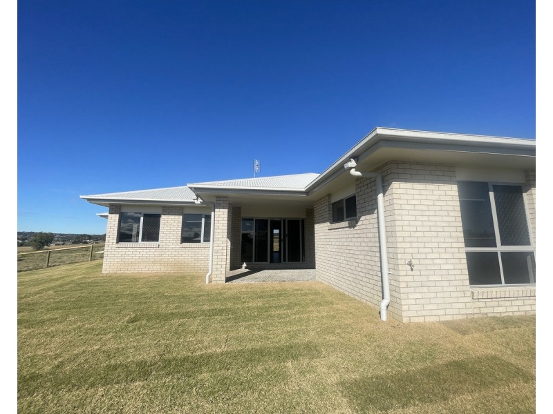 9 Aquila Drive, Meringandan West QLD 4352