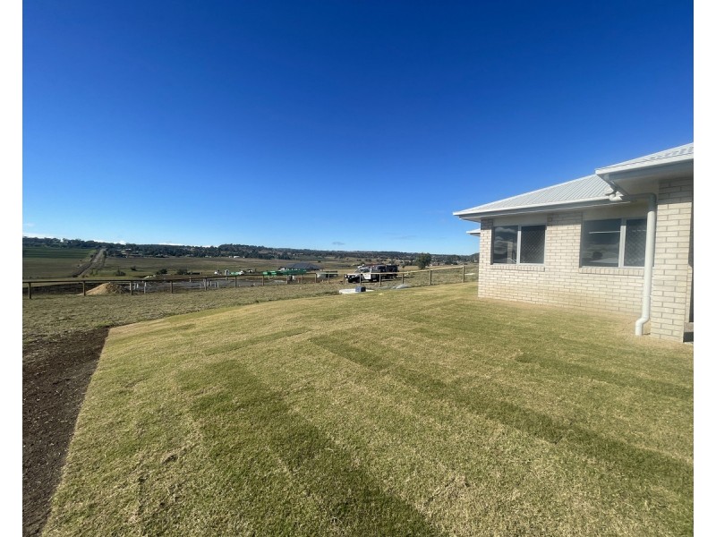 9 Aquila Drive, Meringandan West QLD 4352