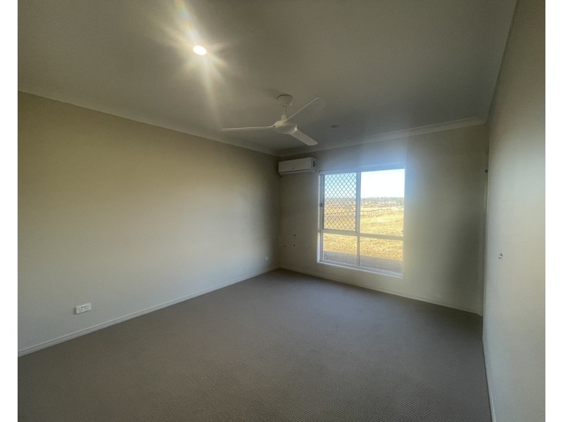 8 Aquila Drive, Meringandan West QLD 4352