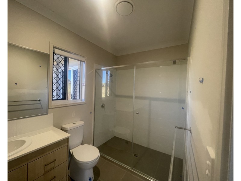 8 Aquila Drive, Meringandan West QLD 4352