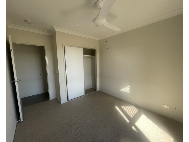8 Aquila Drive, Meringandan West QLD 4352