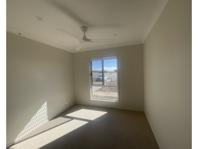 8 Aquila Drive, Meringandan West QLD 4352