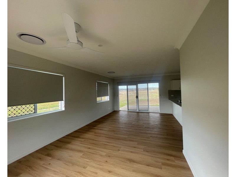 25 Aquila Drive, Meringandan West QLD 4352