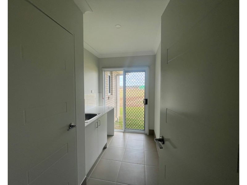 25 Aquila Drive, Meringandan West QLD 4352