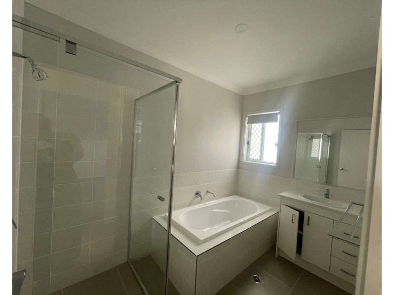 25 Aquila Drive, Meringandan West QLD 4352