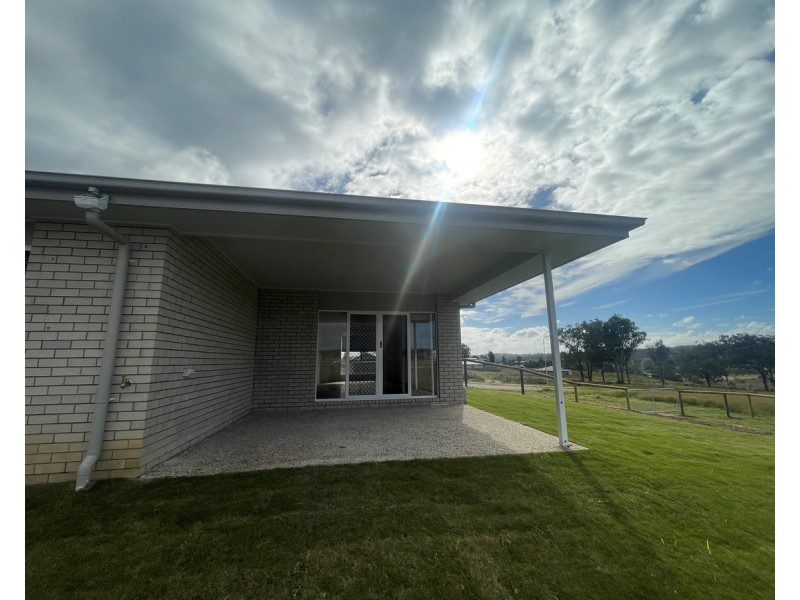 25 Aquila Drive, Meringandan West QLD 4352