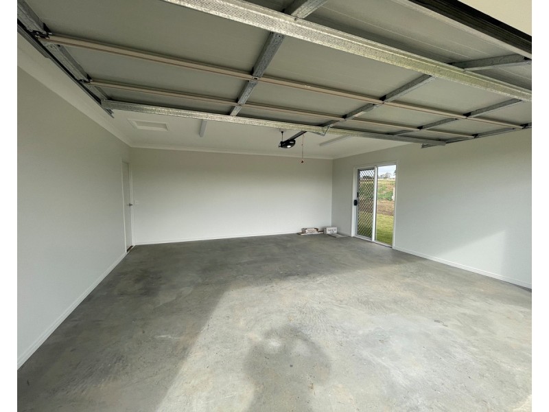 25 Aquila Drive, Meringandan West QLD 4352