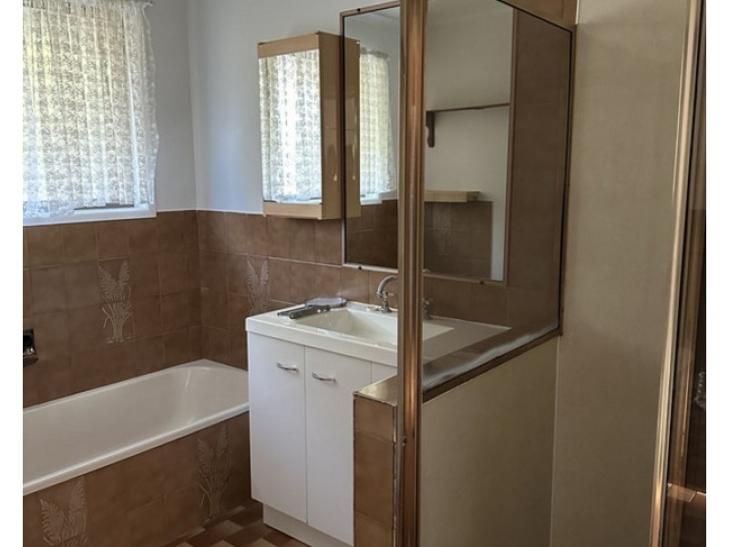 25 Shorelands Drive, Withcott QLD 4352