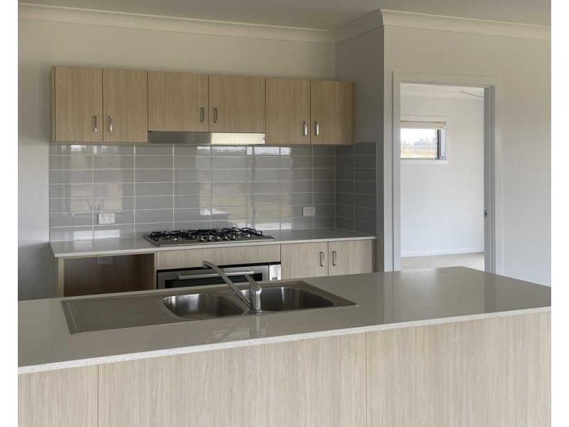 40 Aquila Drive, Meringandan West QLD 4352