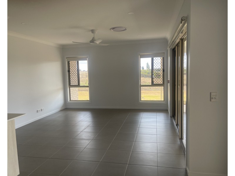 40 Aquila Drive, Meringandan West QLD 4352