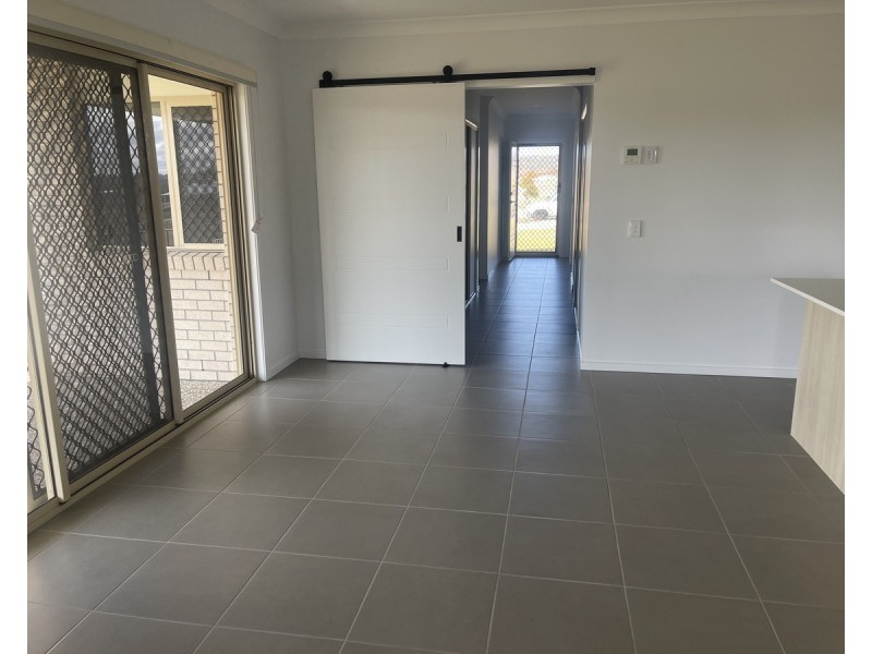 40 Aquila Drive, Meringandan West QLD 4352