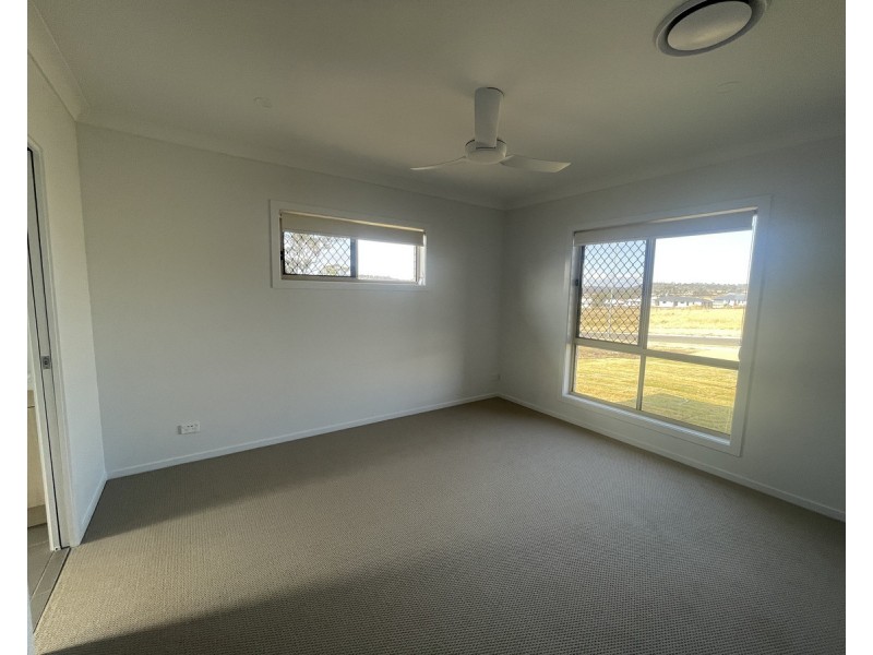 40 Aquila Drive, Meringandan West QLD 4352