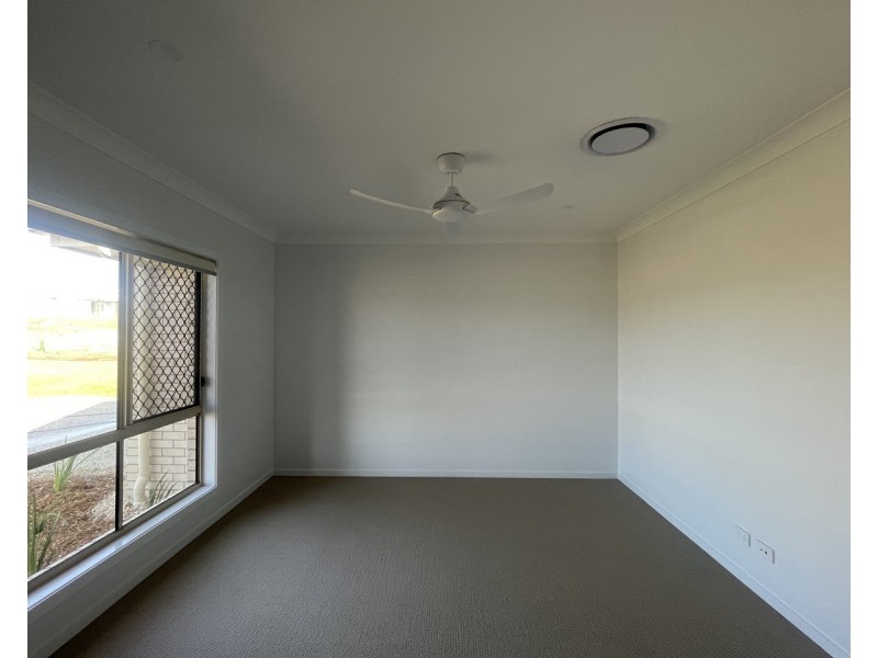 40 Aquila Drive, Meringandan West QLD 4352