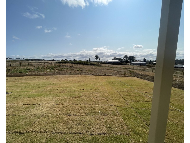 40 Aquila Drive, Meringandan West QLD 4352