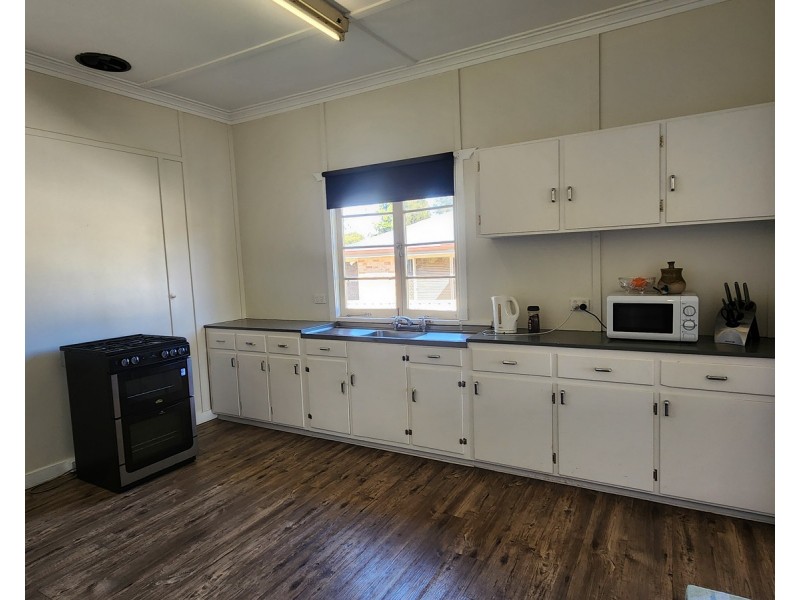 5 John Street, Crows Nest QLD 4355