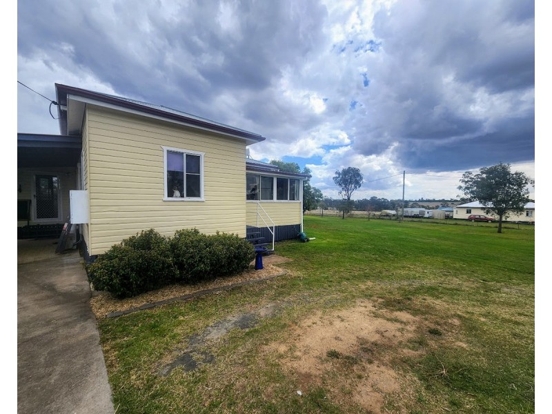 30 Cooke Street, Goombungee QLD 4354