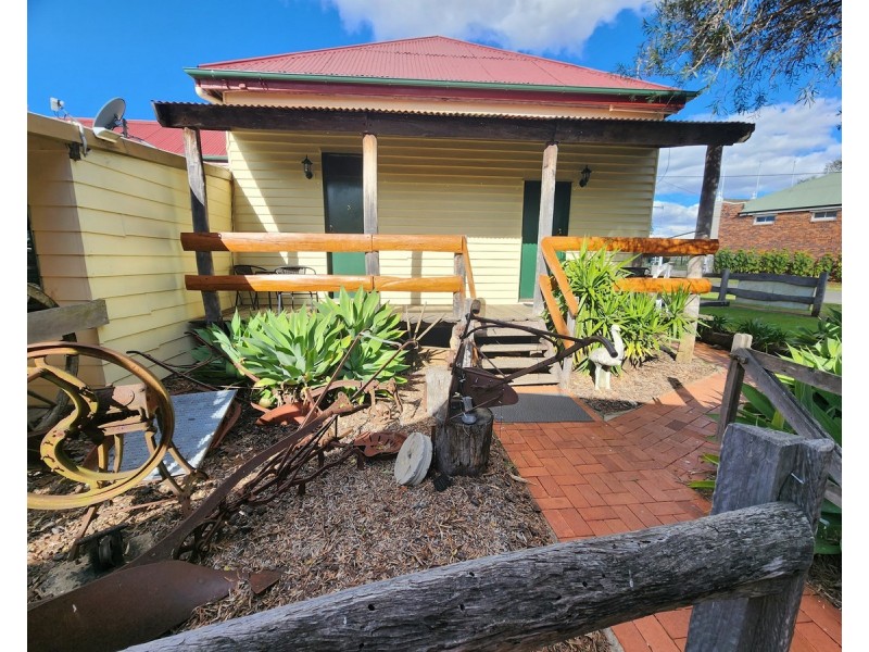 10 TOOTH SREET, Nobby QLD 4360