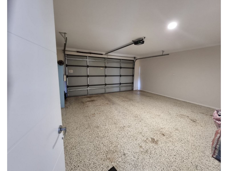 6 Bottle Tree Court, Withcott QLD 4352
