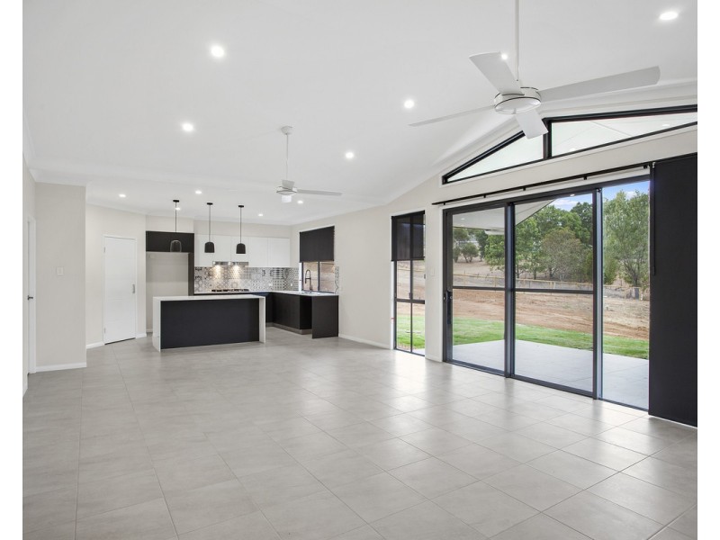 6 Bottle Tree Court, Withcott QLD 4352