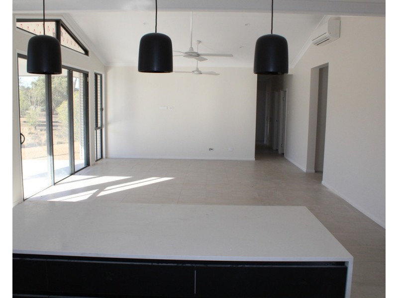 6 Bottle Tree Court, Withcott QLD 4352
