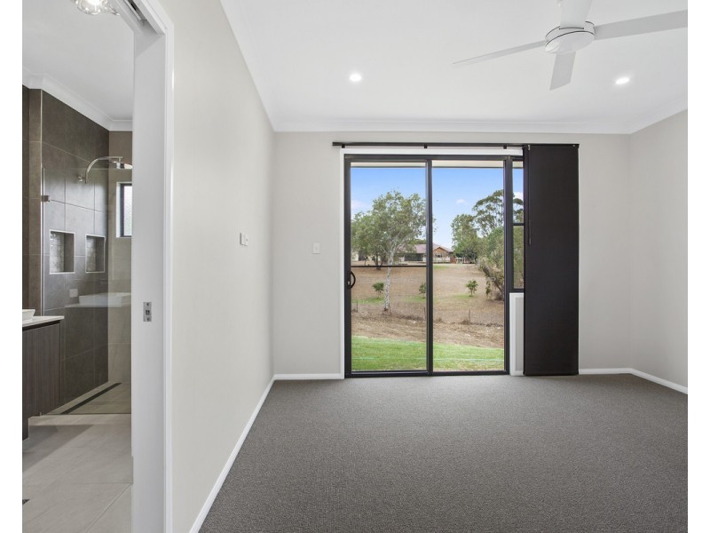 6 Bottle Tree Court, Withcott QLD 4352