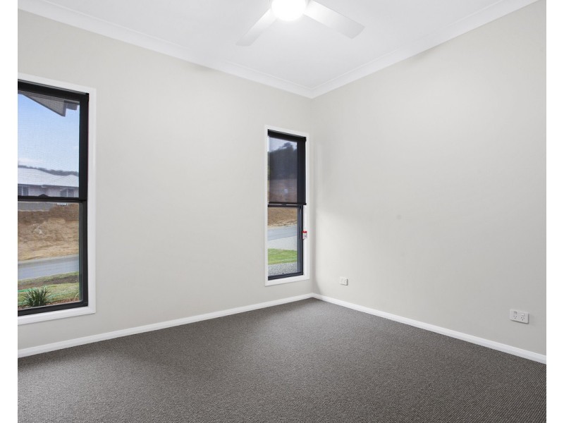 6 Bottle Tree Court, Withcott QLD 4352