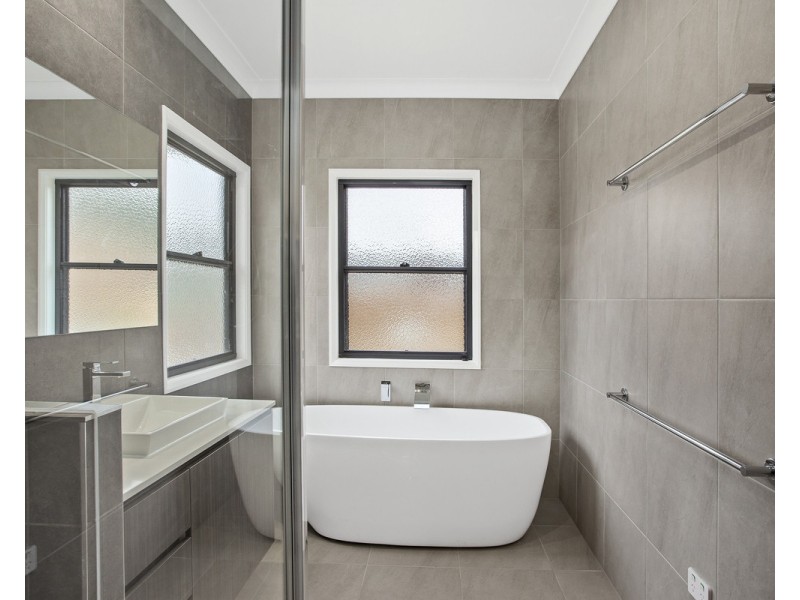 6 Bottle Tree Court, Withcott QLD 4352