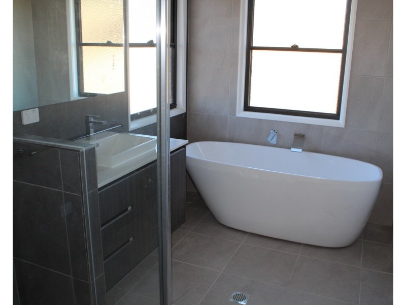 6 Bottle Tree Court, Withcott QLD 4352