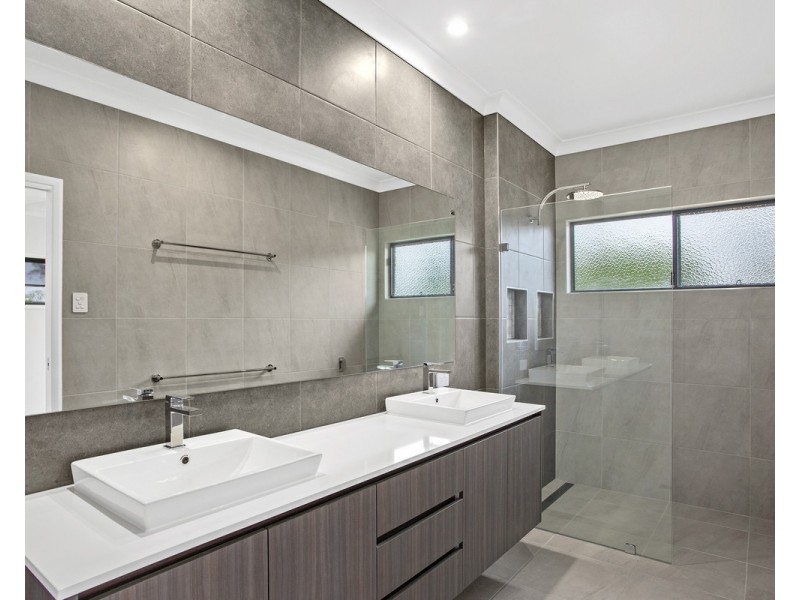6 Bottle Tree Court, Withcott QLD 4352