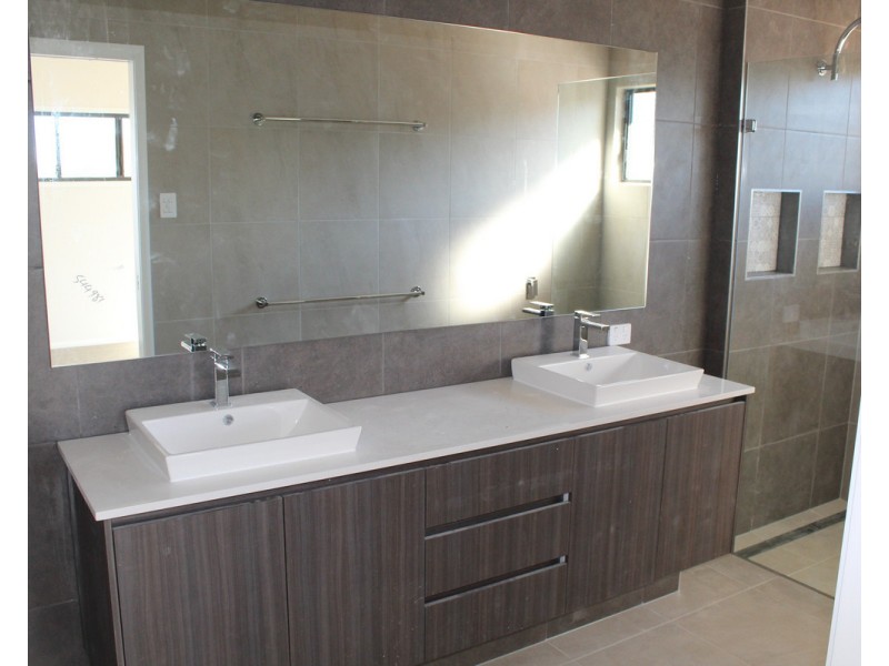 6 Bottle Tree Court, Withcott QLD 4352