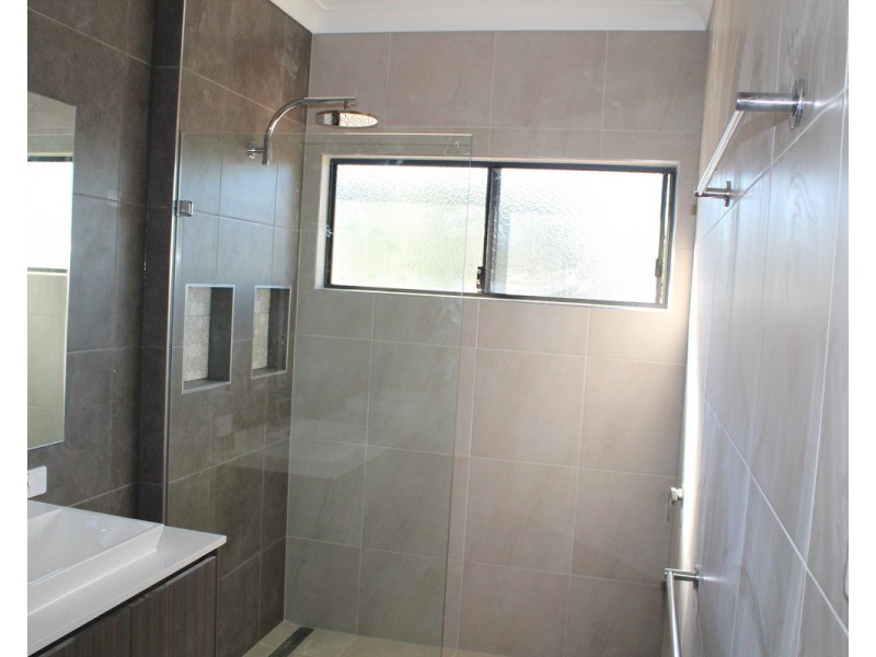 6 Bottle Tree Court, Withcott QLD 4352