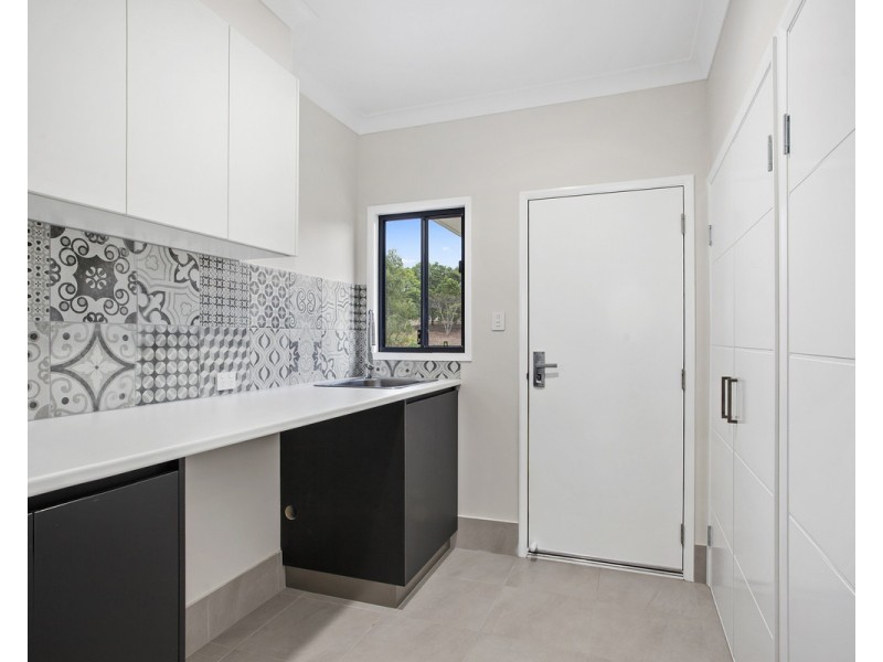 6 Bottle Tree Court, Withcott QLD 4352