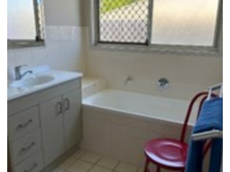 10 Kordan Boulevard, Raceview QLD 4305