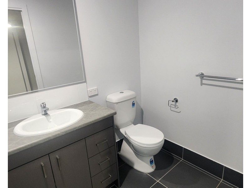 6 Sunrise Street, Glenvale QLD 4350