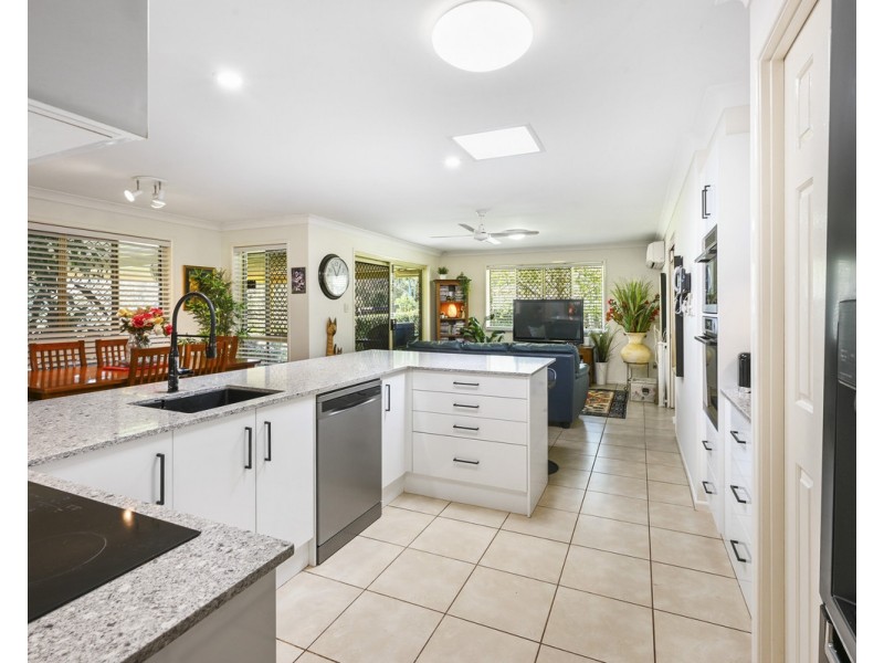 8 Parkway Drive, Highfields QLD 4352