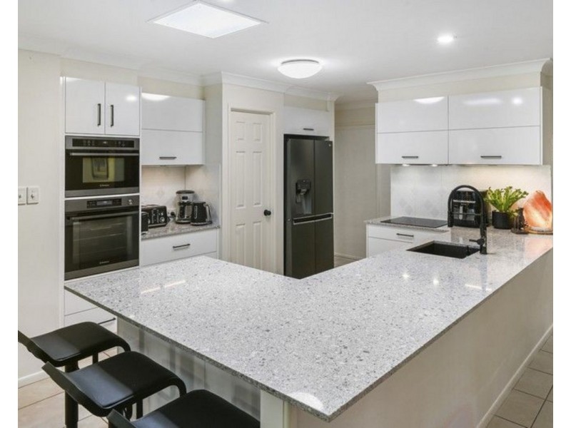 8 Parkway Drive, Highfields QLD 4352