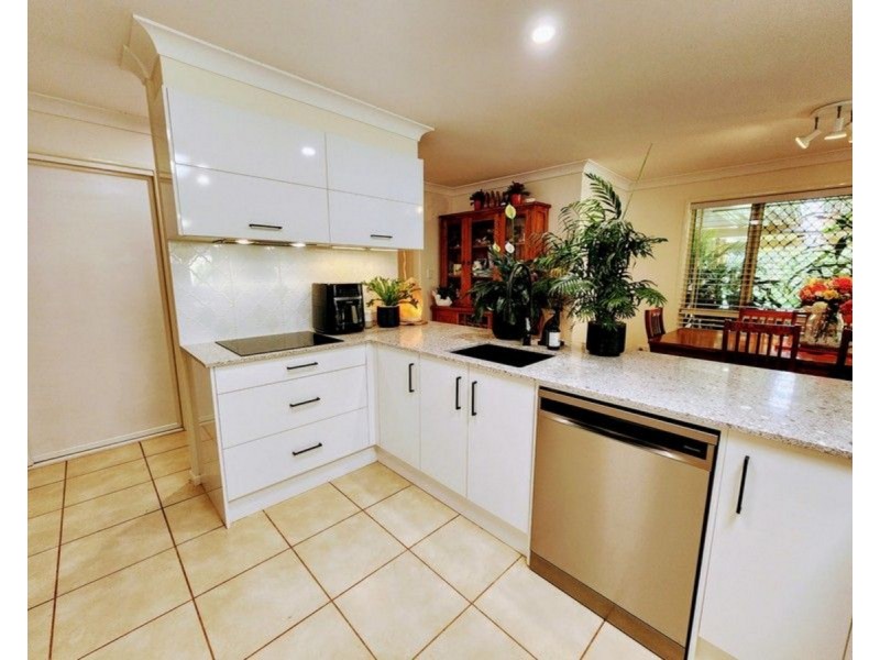 8 Parkway Drive, Highfields QLD 4352