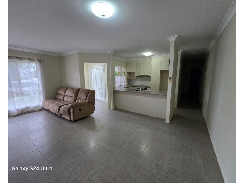 2/6 Vista Court, Withcott QLD 4352