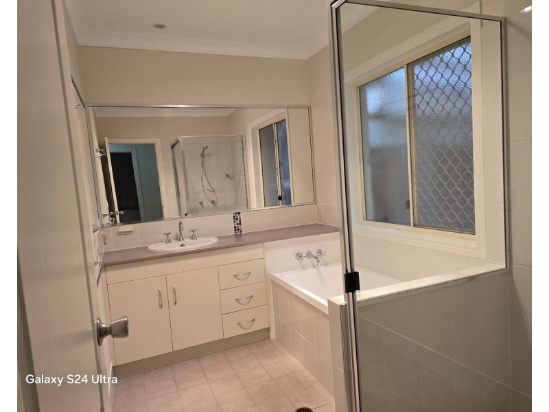 2/6 Vista Court, Withcott QLD 4352