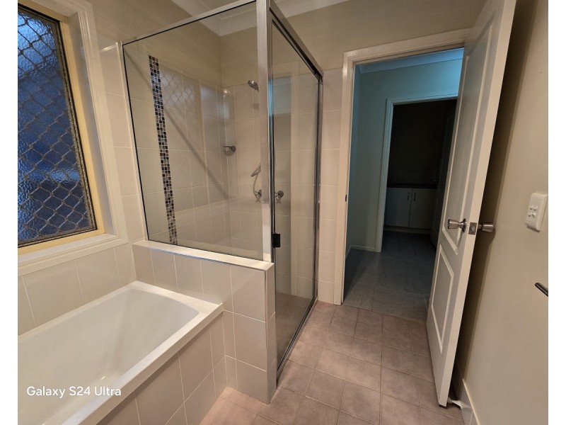 2/6 Vista Court, Withcott QLD 4352