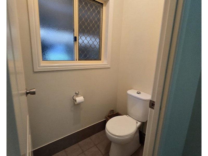 2/6 Vista Court, Withcott QLD 4352