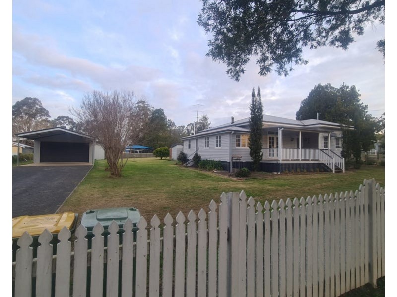 27 Nolan Street, Crows Nest QLD 4355