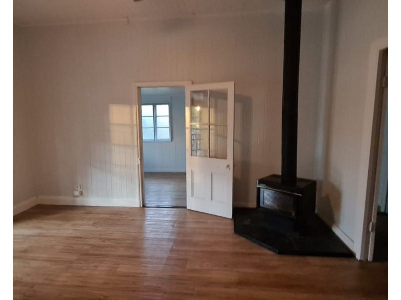 27 Nolan Street, Crows Nest QLD 4355