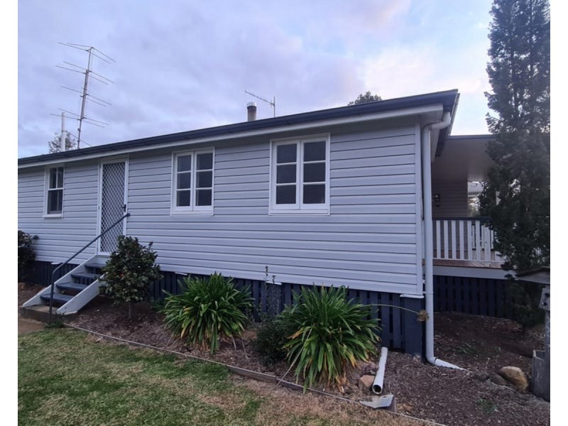 27 Nolan Street, Crows Nest QLD 4355