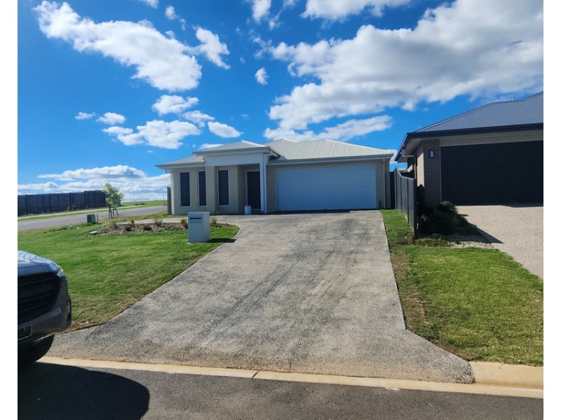 1 Wattle Grove, Harristown QLD 4350