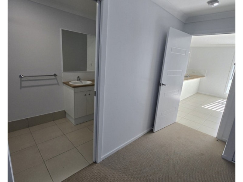 1 Wattle Grove, Harristown QLD 4350