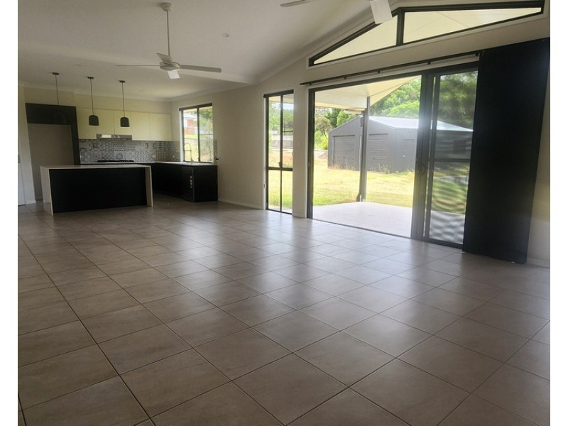 6 Bottle Tree Court, Withcott QLD 4352