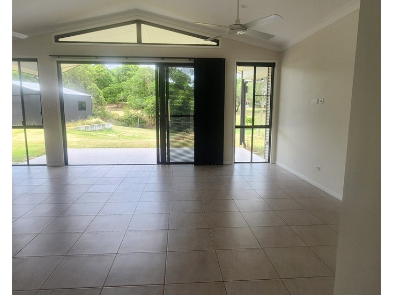 6 Bottle Tree Court, Withcott QLD 4352