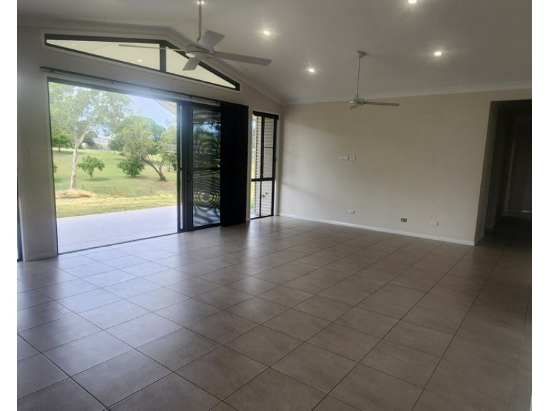 6 Bottle Tree Court, Withcott QLD 4352